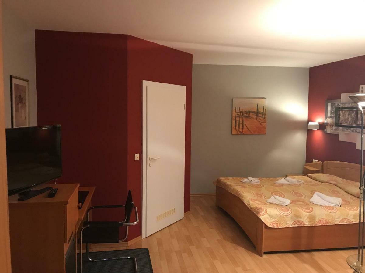 Hotel Korfu Geiselhoring エクステリア 写真