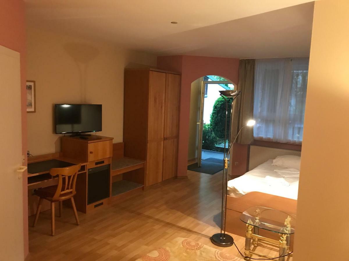 Hotel Korfu Geiselhoring エクステリア 写真