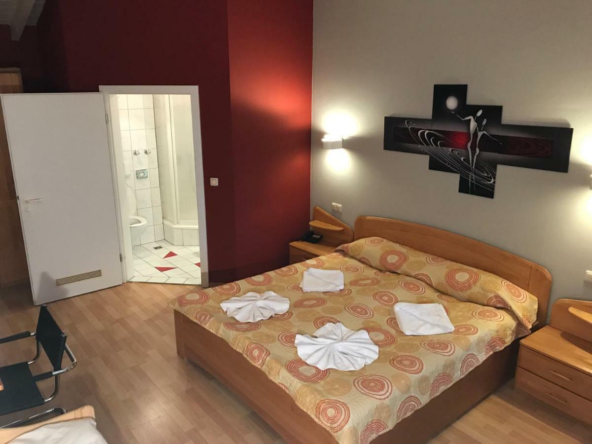 Hotel Korfu Geiselhoring エクステリア 写真